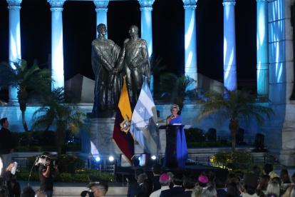 La alcaldesa Cynthia Viteri en la sesión solemne.