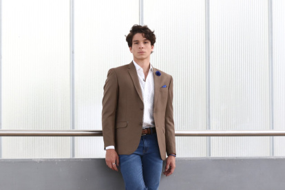 Diego interpreta a Mateo un joven que se enamora de la amiga de su madre.