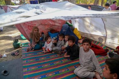 Niños agfanos en un campamento de refugiados en Kabul, en una imagen de archivo.