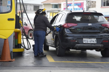 El precio del combustible subió 11 centavos este mes (octubre, 2021).
