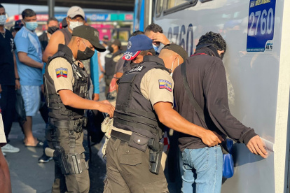 Acción. La Policía prometió aumentar los controles en los paraderos urbanos.