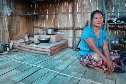 La tragedia birmana: padres refugiados en la India, hijos en la resistencia.