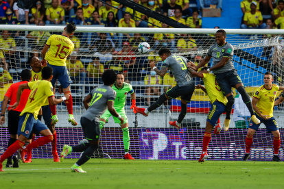 Piero Hincapié tuvo una acción bastante clara, donde casi logra convertir de cabeza.