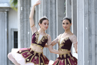 Gianina se agraduó como balletista y tiene título de  fotógrafa profesional. Sofía está próxima a culminar la carrera de Danza en la Universidad de las Artes.