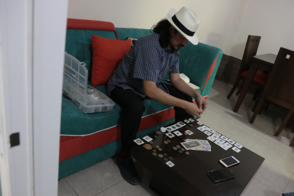 Pablo Jarrín, coleccionista de monedas guayaquileño.