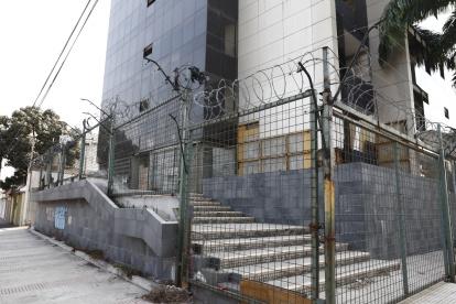 Abandono. Este edificio lleva ya seis años sin ser utilizado por alguna institución o designado para algún servicio en la ciudad de Guayaquil.