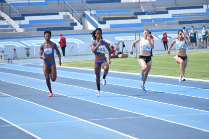 La velocista ecuatoriana Anahí Suárez (193) muestra su solvencia en la prueba de los 100 metros planos, en la que alcanzó la medalla de oro en Guayaquil.