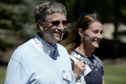 Fotografía de archivo en la que se registró al millonario estadounidense y fundador de Microsoft, Bill Gates, junto a su exesposa, Melinda, en Sun Valley (Idaho, EE.UU.).