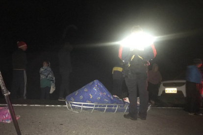 Personal del Ministerio de Salud, bomberos de cinco cantones, policía y GOE participaron en el rescate de las víctimas.