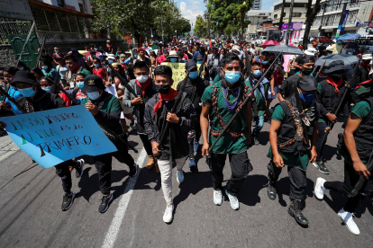 Indígenas de las comunidades amazónicas Huaorani, Cofan, Secoya y Kichwa, marchan en contra del Decreto Ejecutivo 95, emitido por el presidente ecuatoriano, Guillermo Lasso, que ordena varias acciones para incrementar la producción actual de petróleo, hoy, en Quito (Ecuador).