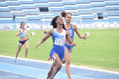 Anahí Suárez demostró su gran nivel al ganar dos medallas de oro en el Campeonato Sudamericano Sub-23.