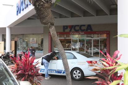 El local comercial suspendió su atención tras el robo registrado en la mañana.