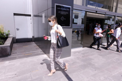 Defensa. Gabriela Moreira, es una de tres abogados del hijo de Yunda.