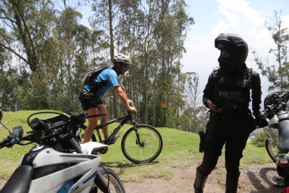 Vigilancia. Los uniformados realizan patrullajes constantes en el Parque Metropolitano Guangüiltagua.