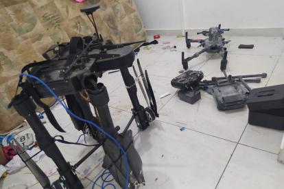 Los drones hallados en la vivienda de una urbanización de la vía a Daule, en Guayqaquil.