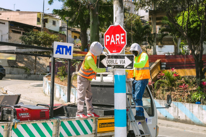 Señales. Agentes de la ATM colocaron la señalética en el sector.
