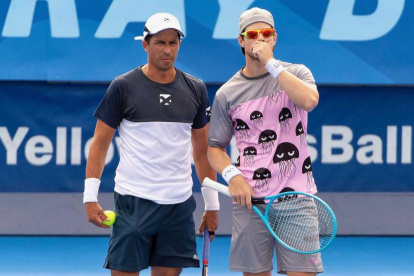 Escobar (i) y Behar jugarán hoy su sexta final de la temporada