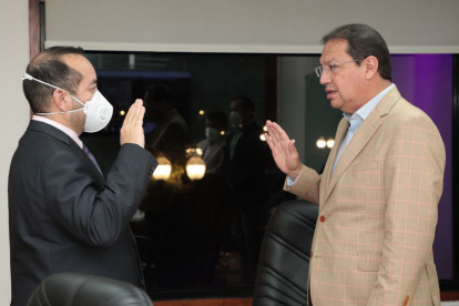 Juramento. Efraín Bastidas asume el cargo de gerente del Metro.