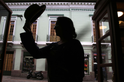 Andrea López es la cuarta generación que se dedica a la elaboración de sombreros en su familia.