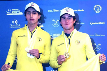 Renato Naula y Philippe Thorin con las medallas de oro por equipos.