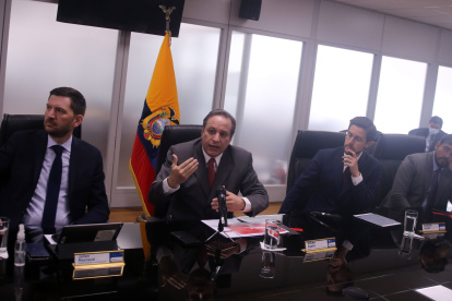 JULIEN REYNAUD, FONDO MONETARIO INTERNANCIONAL, SIMÓN CUEVA, MINISTRO DE ECONOMÍA Y FINANZAS, GUILLERMO AVELLÁN Y EDUARDO BONILLA, SECRETARIO DE COMUNICACIÓN, EN LA RUEDA DE PRENSA SOBRE EL ACUERDO CON EL FMI RENE FRAGA. Quito 8 de septiembre del 2021. Agencia (ag-extra ag-expreso ag-quito)