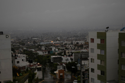 Vista del cielo nublado por el paso del Huracán Rick, hoy, en Morelia, estado de Michoacán (México).