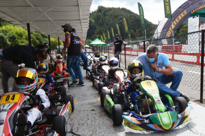 El piloto ecuatoriano Alejandro Taleb tuvo el récord de vuelta más rápida y fue quinto en Colombia, gancho que le sirvió para ser visto por Alonso.