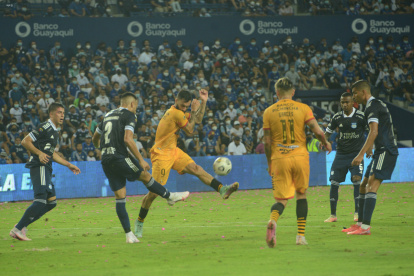 Según las autoridares, no se respetó el aforo de público en el estadio Capwell.