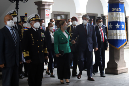 El presidente viajará junto a su esposa, ministros y demás funcionarios a este viaje por los dos países.