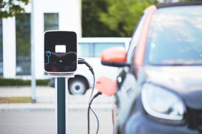 La nueva política para el sector eléctrico ya contempla la carga para autos eléctricos.