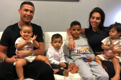 El astro portugués, es padre de 4 niños, tres de ellos los tuvo con su actual esposa