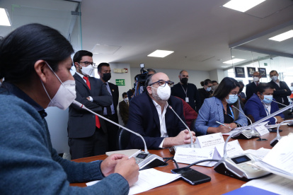 El secretario Iván Correa respondió al llamado de la comisión legislativa.