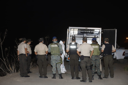 Policías llegaron al sector para retirar el cuerpo.