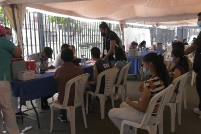 El Municipio de Guayaquil anunció el cierre de los tres últimos vacunatorios contra la COVID-19, de los siete que abrió en abril pasado.