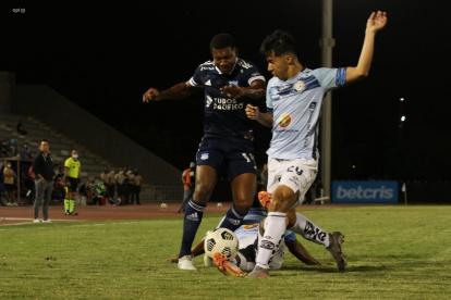 El City y Emelec igualan en la primera parte.