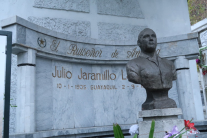 Una de las tumbas más visitadas es la del Ruiseñor de América en el Cementerio Patrimonial de Guayaquil.