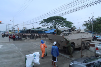 Personal militar y policial permanecen en el Centro de Privación de Libertad de Guayas.