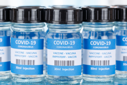 Las noticias falsas sobre las vacunas no paran. La OMS descarta algunas.