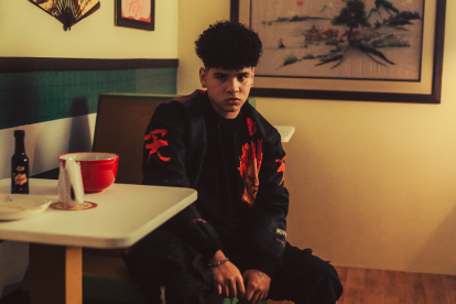 A pesar de su juventud, el intérprete ha sabido trazar su camino en el mundo de la música y se llena de planes para el futuro.