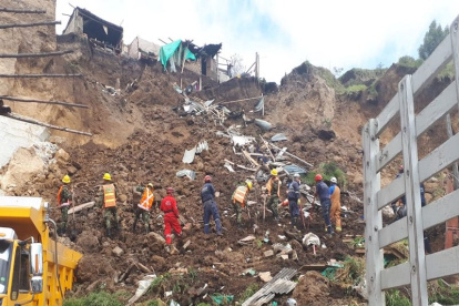 El deslizamiento de tierra causado por las intensas lluvias azota al departamento colombiano de Nariño.