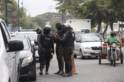 Referencial. La Policía despliega operativos en diferentes puntos de la ciudad, como parte del estado de excepción.