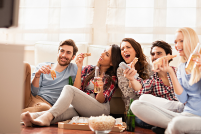 Quedarse en casa no tiene por qué ser aburrido, menos si tienes los planes y la compañía perfecta.