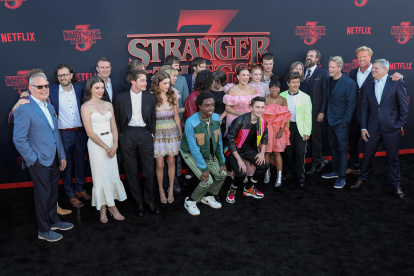 Foto de archivo del elenco de Stranger Things.