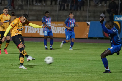 Un gol de tiro libre puso a ganar a los amarillos