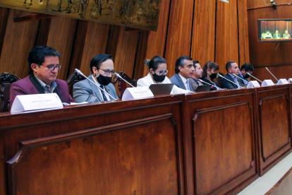 Sesión.  La lectura, debate y aprobación del informe sobre la crisis carcelaria se instaló pasadas las 17:00.