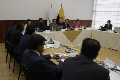 Comisión. Los legisladores de Fiscalización escucharon ayer las intervenciones de funcionarios del Gobierno.