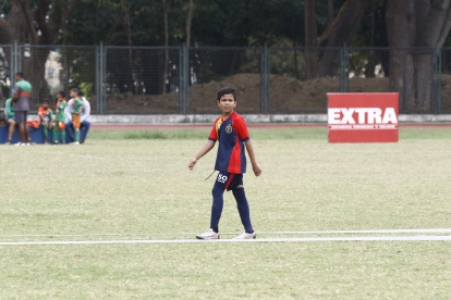 Alessandro Mina marcó en su último partido. Sueña con jugar en Barcelona y el PSG.