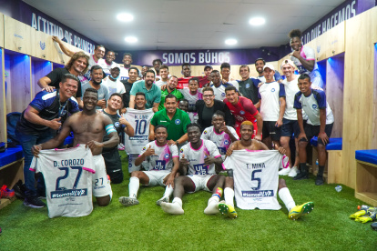 El plantel de Guayaquil Sport celebró en la última fecha la permanencia en la Serie B.