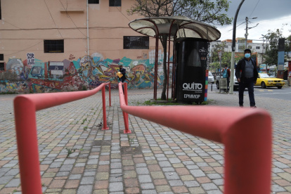 Deterioro. Las estaciones y la infraestructura de soporte del sistema Bici-Q están descuidadas, vandalizadas y en algunos casos sirven hasta de botadero de basura y parqueo de "scooters".