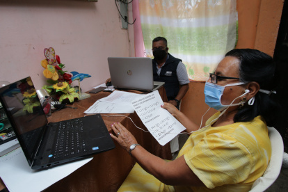 Rosa Sotamba, de 70 años, está en tercero de bachillerato.